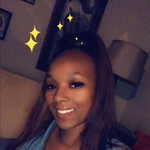 Meet your Posher, Kiya